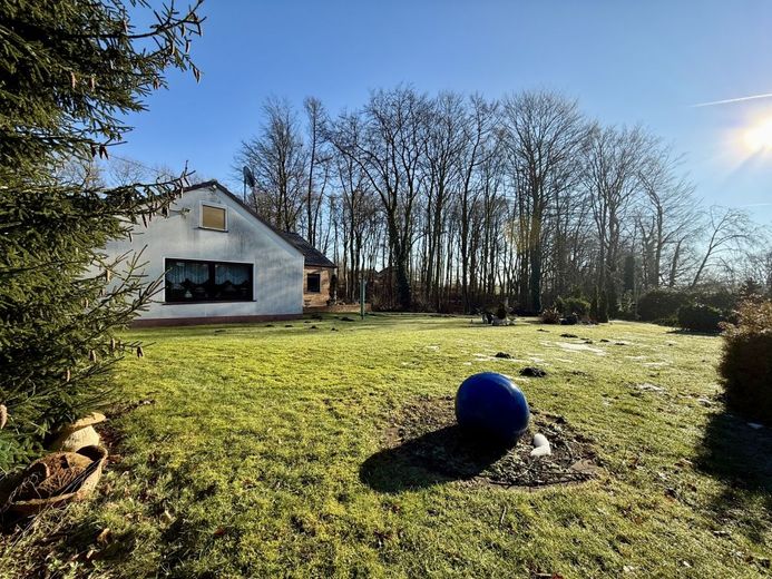 Fröndenberg-Ardey: Freistehendes Wohnhaus mit Gartenoase am Ende einer Sackgasse! – Ansicht Wohnhaus und Garten