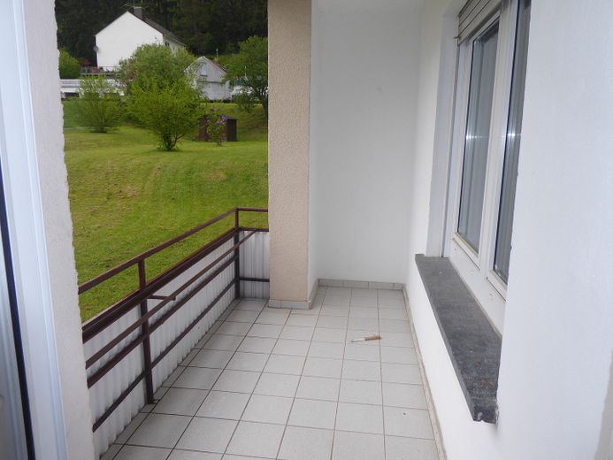 luminoso appartamento ristrutturato di 3 locali con cucina componibile, balcone e posto auto – Balkon