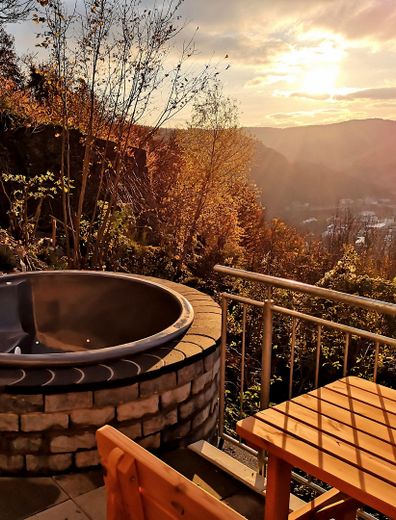 Alojamiento Moselsteig: 6 apartamentos vacacionales, cafetería y vivienda del operador con vistas al Mosela – Whirlpool