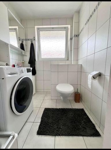 Moderne 2-Zimmer-Wohnung in attraktiver Lage von Backnang – Tageslichtbad