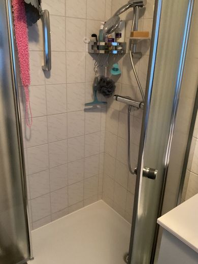 Vermietete Kapitalanlage: 3-Zimmer-ETW mit Loggia &amp; Tiefgaragenstellplatz in Minden! – Dusche