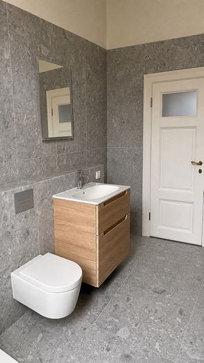 Şık bir şekilde yenilenmiş 3 odalı eski bina mücevheri – Neuer Waschtisch und Wc