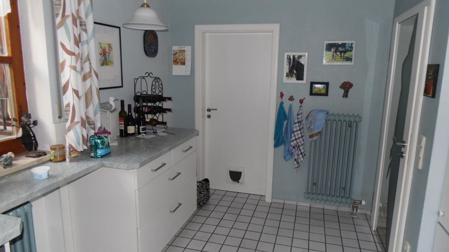 Spaziosa casa a schiera di testa, ammodernata con materiali di alta qualità, parzialmente arredata – Küche UG