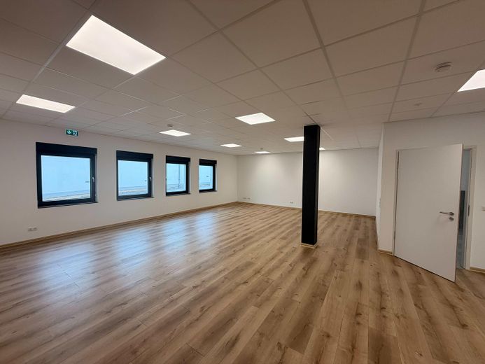 Moderne Gewerbefläche – Perfekt für Tagespflege, Arztpraxis, Kanzlei oder Therapiezentrum – Aufenthaltsraum Senioren