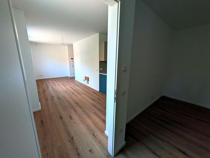 Modern 2-room new-build apartment with kitchen at Plärrer: 45 m² – Blick ins Wohnzimmer