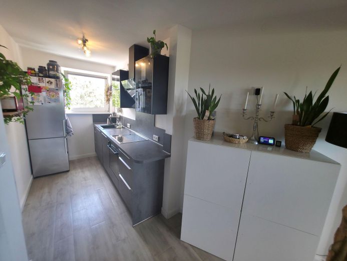 Bremen Neustadt’ın çatılarının üzerinde yaşam – gün batımları sunan modernize edilmiş 4 odalı daire! – Küche