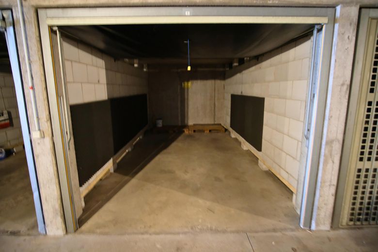Tiefgaragenstellplatz