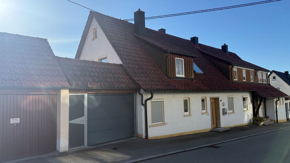 Nordansicht mit Garage