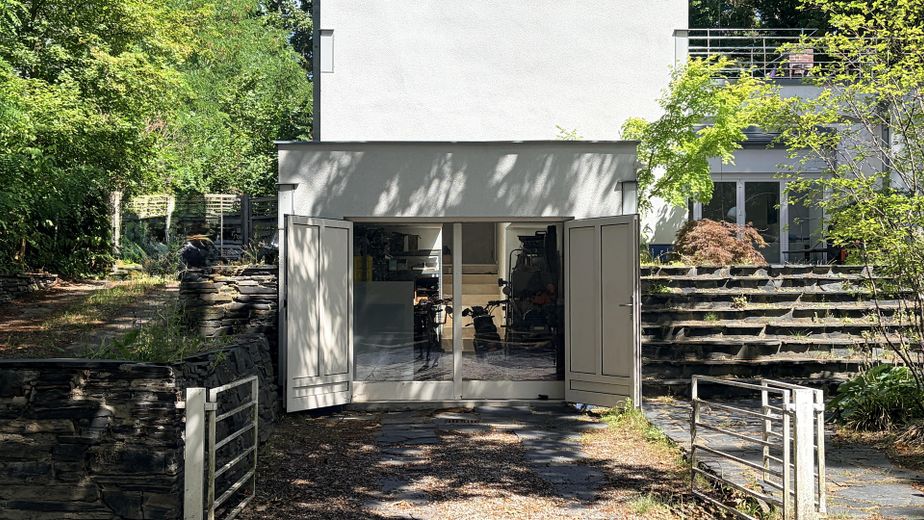Traumhafte zeitgenössische Immobilie in der ruhigen Villenkolonie Kleinmachnow – Garage