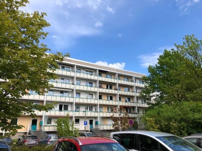 Helle zwei Zimmer, Küche, Bad und Balkon im 1. Stock! – Foto 1