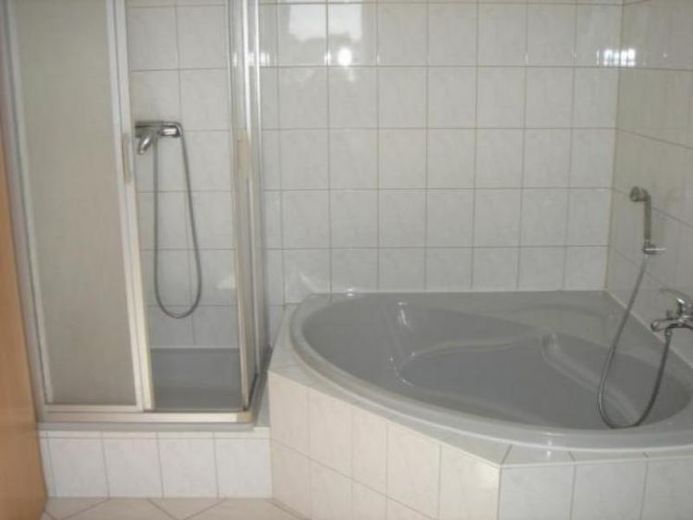 schöne Dachgeschoss Wohnung mit BALKON – Foto 1