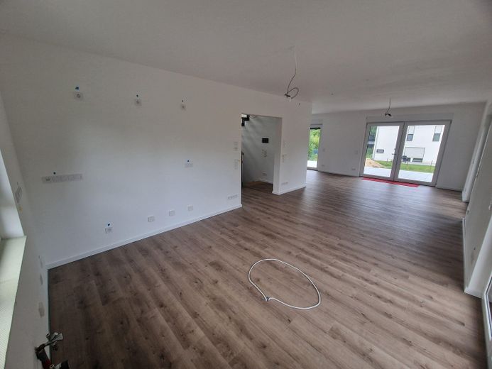 Erstbezug in Zepernick – Provisionsfreie KfW-40-EE Stadtvilla auf über 1.000 m² Grundstück – EG Küchen-Essbereich Ostblick