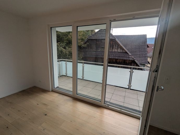Helle 2 Zimmer-Wohnung mit Stellplatz & Balkon in Oberschopfheim – Blick auf den Balkon