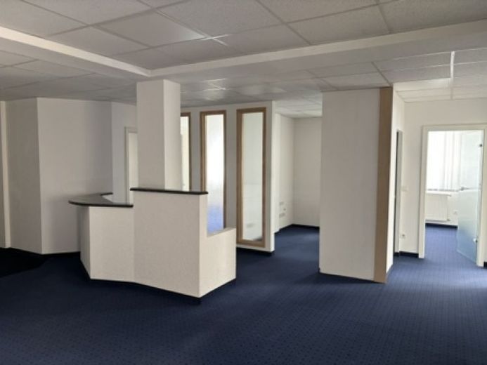 Veelzijdig bruikbare bedrijfsruimten in een prettige sfeer – voormalige tandartspraktijk opnieuw te huur – Foto 1