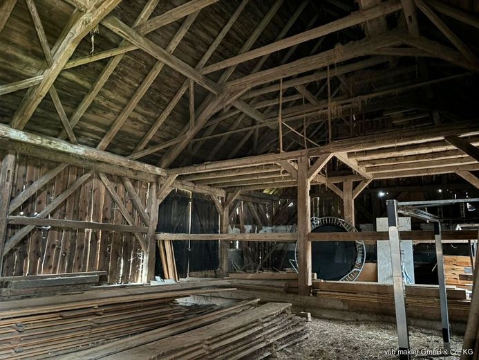 Ein Hof, der Geschichten trägt und Zukunft schenkt.
Vierseithof in traumhafter Lage auf ca. 20 ha bei  Waldsassen! – VUB0001964-19