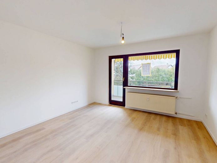 Ici, tout est parfait. | Appartement moderne à louer avec balcon et salle de bains neuve – Ansicht I: Wohn- und Esszimmer