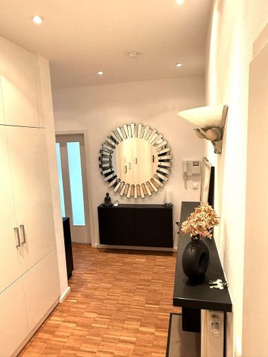 Möblierte, großzügige 2 Zimmer-Wohnung, WG-geeignet, Innenstadt, Südbalkon – Flur