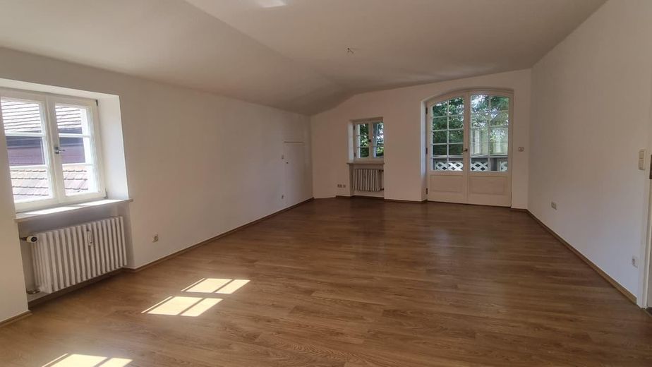 Sehr schöne, ruhige Wohnung in Top-Lage – Wohnzimmer (2)
