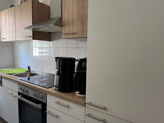 Renovierte 3- Zimmer Erdgeschosswohnung mit EBK und Terrasse in ruhiger Lage in 23974 Neuburg – Küche Bild 1