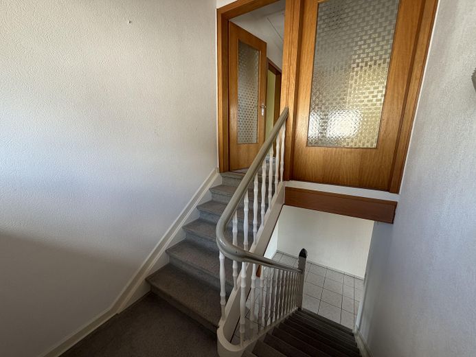 Löhne-Mennighüffen’de büyük bahçeli tek- veya iki ailelik ev – Treppe OG