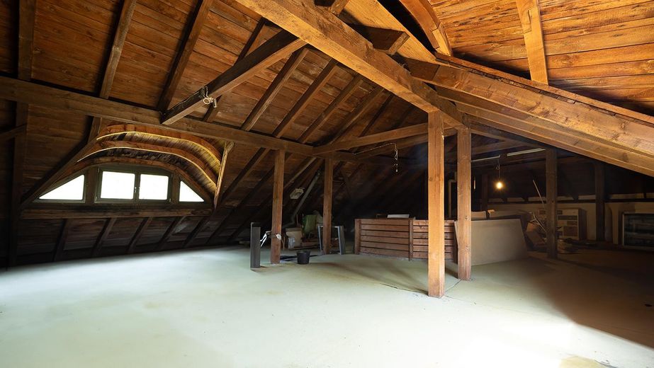 ALLES außer GEWÖHNLICH! Provisionsfreier Bungalow mit AUSBAUPOTENTIAL – Dachboden