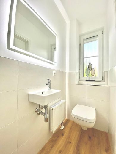 Acogedora casa adosada de 4 habitaciones con terraza y garaje en Kassel-Kirchditmold – Gäste WC