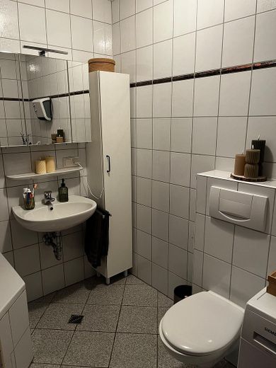 Helle 2er WG für Studenten möbiliert, super Lage nähe Uni Mannheim – Badezimmer