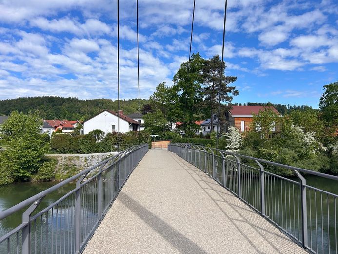 Fahrradbrücke ums Eck