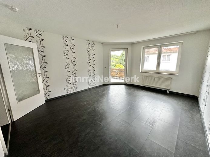 Großzügige, helle Wohnung mit durchdachtem Grundriss in ruhiger Lage mit Südwestbalkon, großes Bad – Wohnzimmer