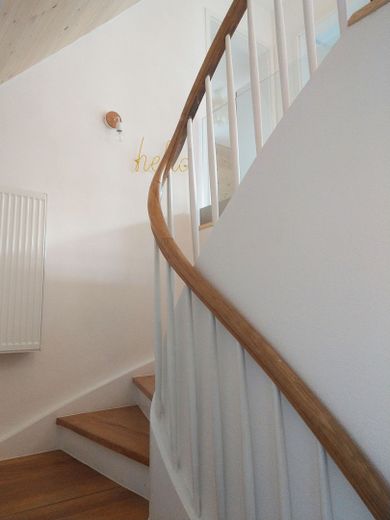 Exklusive, ruhige Wohnung in guter Lage – Treppenhaus in der Wohnung