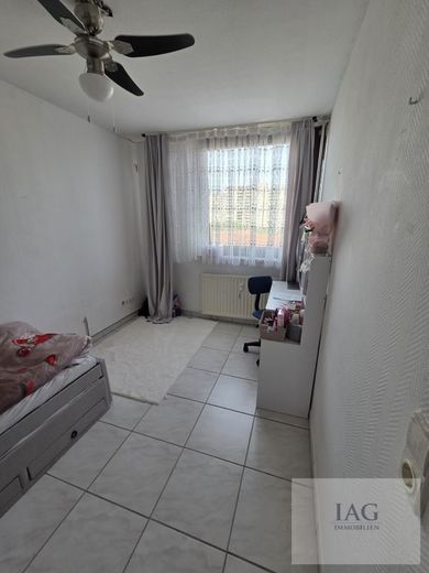 Familienfreundliche 4,5-Zimmer-Wohnung mit Balkon, Aufzug und idealer Raumaufteilung – Kinderzimmer 2
