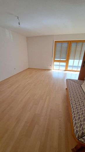 Provisionsfrei!! Schöne, helle 3-Zimmer-Wohnung in Traunstein – Wohnzimmer