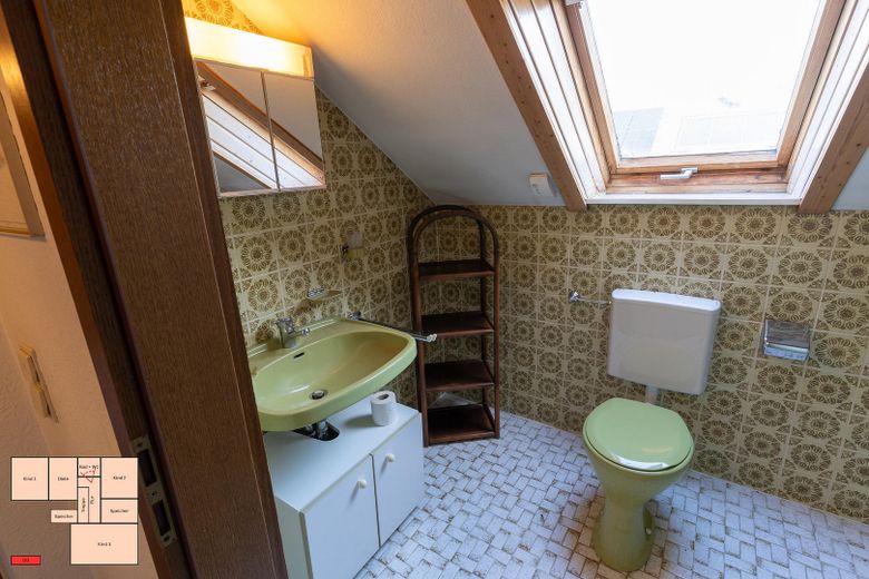 Ideales Haus für Familie mit 2–4 Kinder in sehr ruhiger Traumlage und viel Platz in Bühl-Weitenung – Bad + WC OG