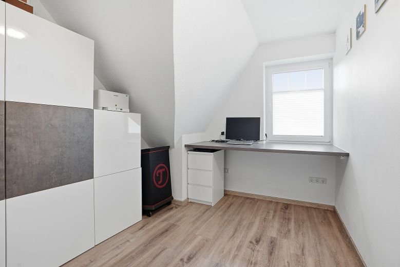ESCLUSIVA CASA A TRE FRONTONI CON STRAORDINARIO GIARDINO – Foto 17