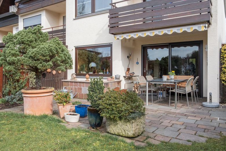 Casa a schiera terminale in posizione tranquilla al margine dello Schönbuch a Weil im Schönbuch – Grosszügige Terrasse