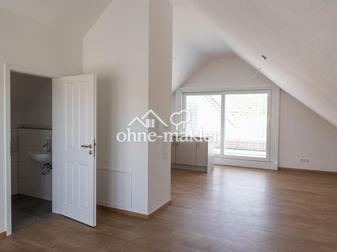 Besondere Maisonette-Wohnung (5,5 Zimmer) mit Balkon, EBK und Stellplatz – Foto 1