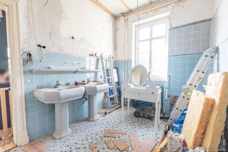 Herrliche Altbau-Stadtvilla als Doppelhaushälfte - Bevorzugtes Wohnen in Hessisch Oldendorf! – Badezimmer Obergeschoss 1