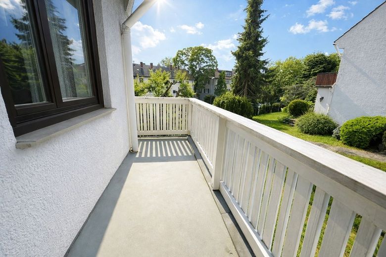Abrissgrundstück! Unter Bodenrichtwert! DHH mit großem Garten in Wiesbaden Kohlheck! – Balkon