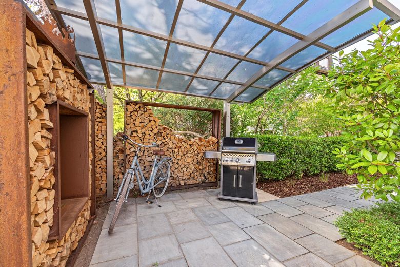 Unterstand mit Grillplatz