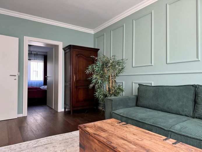 Wunderschön eingerichtete Wohnung mit Einbauküche, zentral – Foto 9