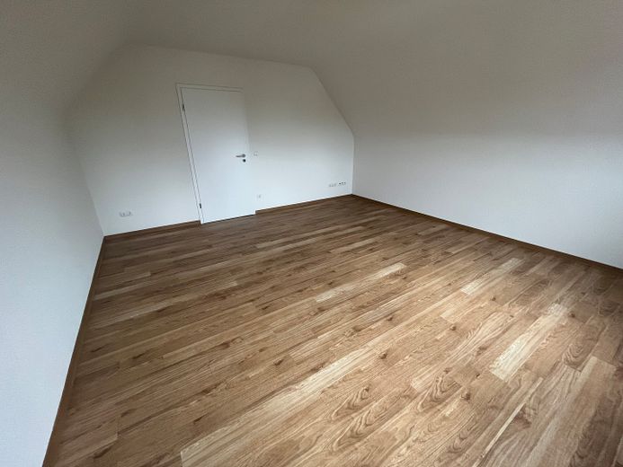 Nowoczesne mieszkanie 2-pokojowe z kuchnią i łazienką oraz nową kuchnią zabudowaną (w pobliżu Koblencji) – Wohnzimmer 2. Perspektive