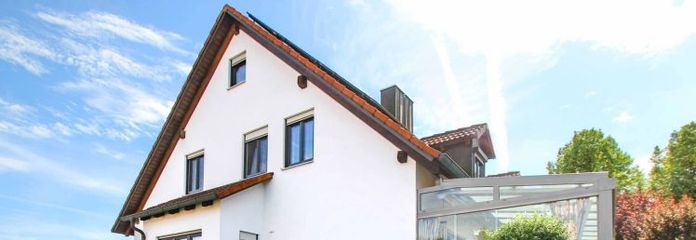 Schöne Doppelhaushälfte mit guter Ausstattung, Wintergarten und Photovoltaikanlage