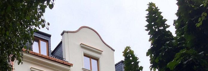 Le charme de l’ancien rencontre la modernité – élégant appartement de 2 pièces avec balcon sur la Berger Straße – Hausansicht