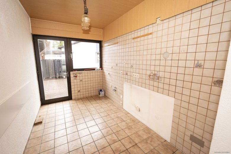 Gemütliches Einfamilienhaus in kleiner Nebenstraße von Dorf im Warndt – Küchenbereich