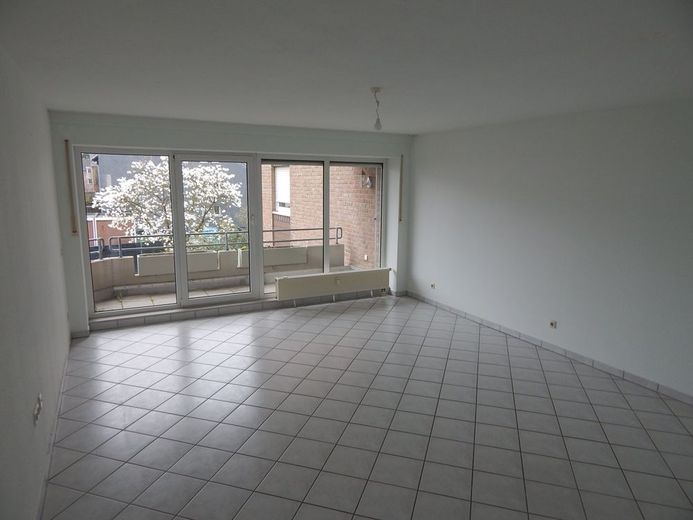**Wohnfreundlicher Grundriss mit viel Tageslicht in fast zentraler Lage** – Wohnzimmer