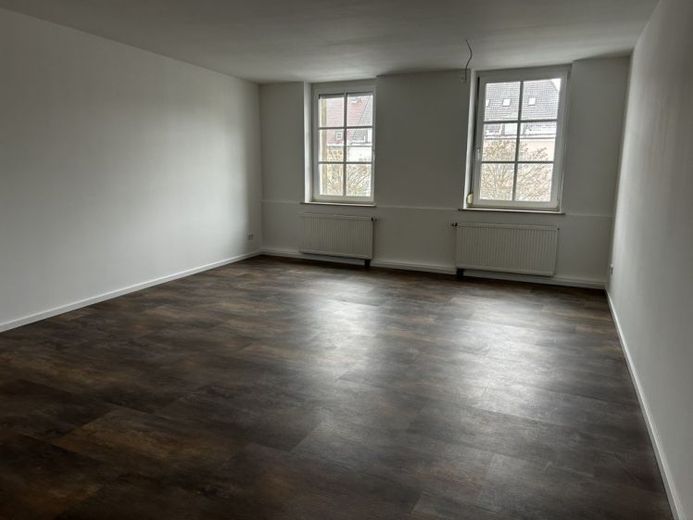Frisch sanierte 4-Zimmer-Eigentumswohnung in zentraler Marktplatzlage von Schweinfurt – Foto 1