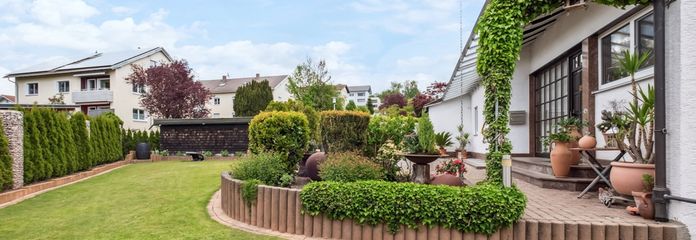 PROVISIONSFREI – Viel Platz für die Familie: Einfamilienhaus mit ELW und Traumgarten in Durach – Gartenansicht