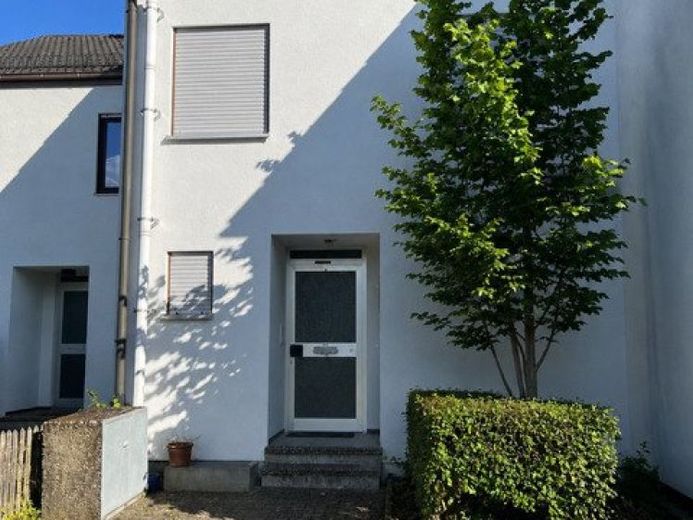 Holzgerlingen: Casa adosada intermedia ideal para familias o parejas – Foto 1