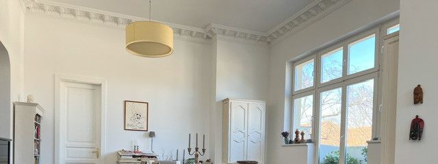 Дворівневий пентхаус із терасою, ліфтом, вбудованою кухнею, паркомісцем та багато іншого.