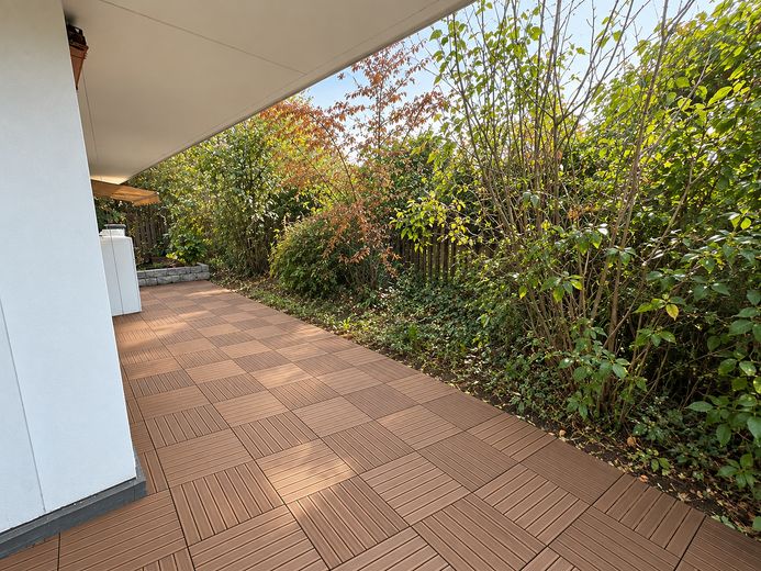 Tadilat edilmiş 2 odalı daire, teraslı, yeni mutfaklı ve kapalı otopark yerli – Terrasse